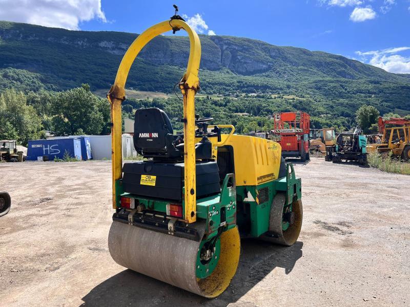 Ammann COMPACTEUR AV26-2 ROULEAU TANDEM VIBRANT ARTICULÉ - Minihenger: 4 kép. Ammann COMPACTEUR AV26-2 ROULEAU TANDEM VIBRANT ARTICULÉ - Minihenger: 4 kép.