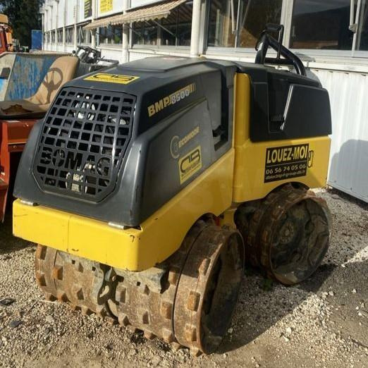 BOMAG BMP 8500 compacteur à pied de mouton - Talajtömörítő: 4 kép. BOMAG BMP 8500 compacteur à pied de mouton - Talajtömörítő: 4 kép.