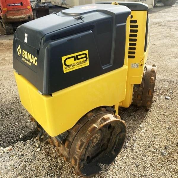 BOMAG BMP 8500 compacteur à pied de mouton - Talajtömörítő: 3 kép. BOMAG BMP 8500 compacteur à pied de mouton - Talajtömörítő: 3 kép.
