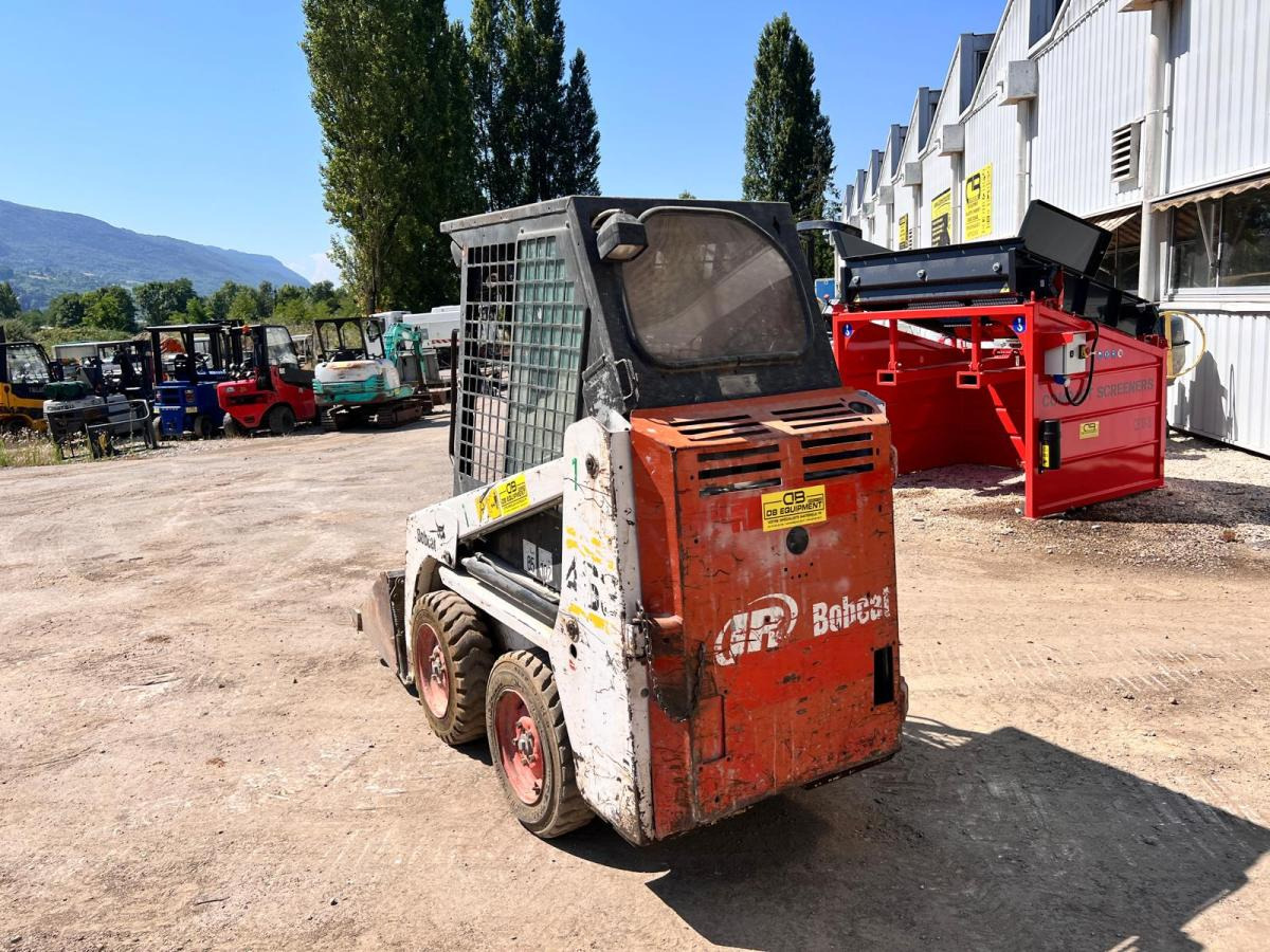 Bobcat 463 - Mini homlokrakodó: 3 kép. Bobcat 463 - Mini homlokrakodó: 3 kép.