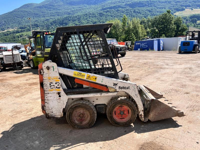 Bobcat 463 - Mini homlokrakodó: 5 kép. Bobcat 463 - Mini homlokrakodó: 5 kép.