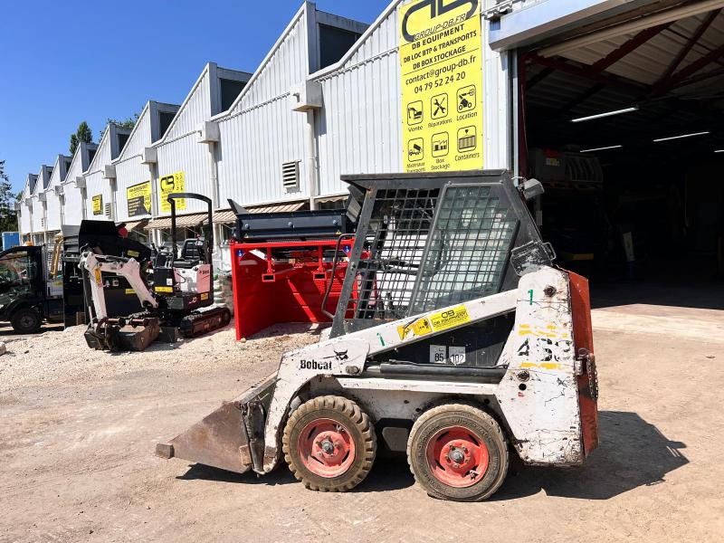Bobcat 463 - Mini homlokrakodó: 2 kép. Bobcat 463 - Mini homlokrakodó: 2 kép.