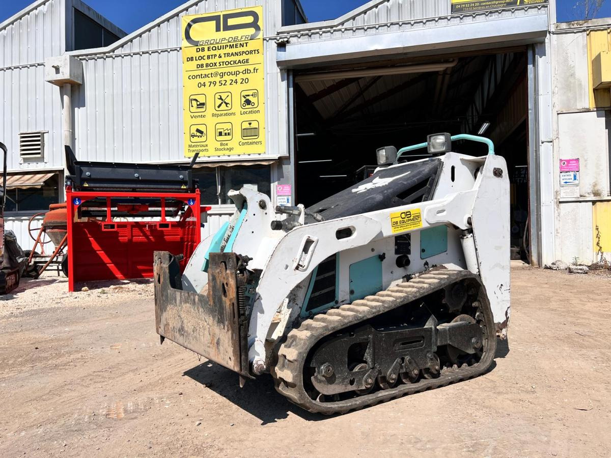 Bobcat MT55 MINI CHARGEUSE SKID A CHENILLE - Kompakt lánctalpas rakodó: 1 kép. Bobcat MT55 MINI CHARGEUSE SKID A CHENILLE - Kompakt lánctalpas rakodó: 1 kép.
