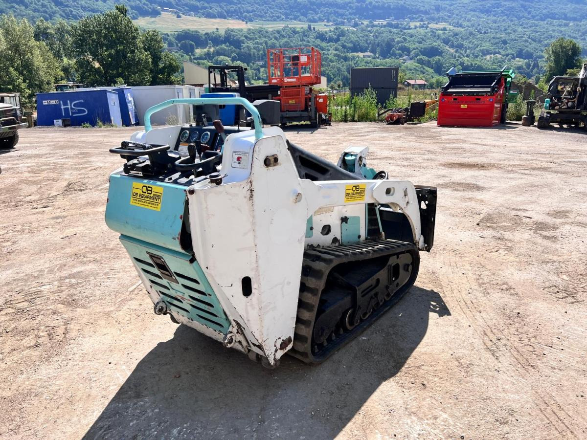 Bobcat MT55 MINI CHARGEUSE SKID A CHENILLE - Kompakt lánctalpas rakodó: 4 kép. Bobcat MT55 MINI CHARGEUSE SKID A CHENILLE - Kompakt lánctalpas rakodó: 4 kép.