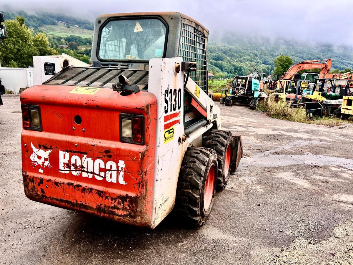 Bobcat S130 Chargeuse Compact - Mini homlokrakodó: 4 kép. Bobcat S130 Chargeuse Compact - Mini homlokrakodó: 4 kép.