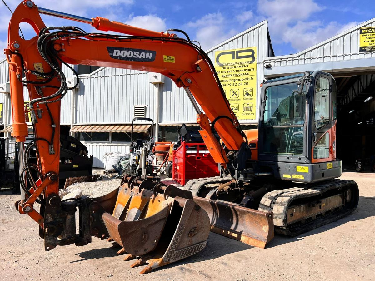 Doosan DX85R-3 PELLE A CHENILLES 8,5T PELLE A CHENILLES 8,5T - Lánctalpas kotró: 1 kép. Doosan DX85R-3 PELLE A CHENILLES 8,5T PELLE A CHENILLES 8,5T - Lánctalpas kotró: 1 kép.