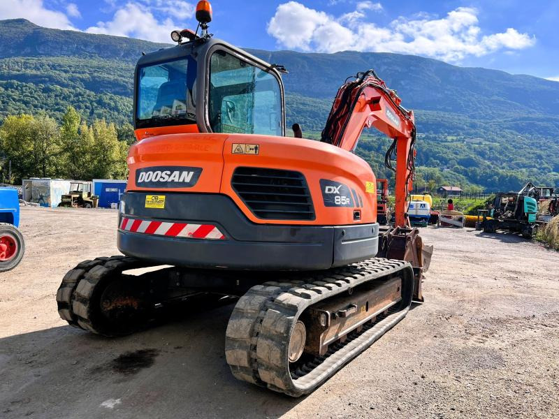 Doosan DX85R-3 PELLE A CHENILLES 8,5T PELLE A CHENILLES 8,5T - Lánctalpas kotró: 5 kép. Doosan DX85R-3 PELLE A CHENILLES 8,5T PELLE A CHENILLES 8,5T - Lánctalpas kotró: 5 kép.