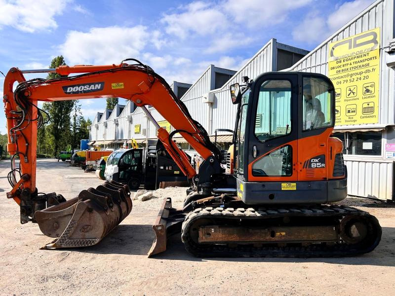 Doosan DX85R-3 PELLE A CHENILLES 8,5T PELLE A CHENILLES 8,5T - Lánctalpas kotró: 2 kép. Doosan DX85R-3 PELLE A CHENILLES 8,5T PELLE A CHENILLES 8,5T - Lánctalpas kotró: 2 kép.