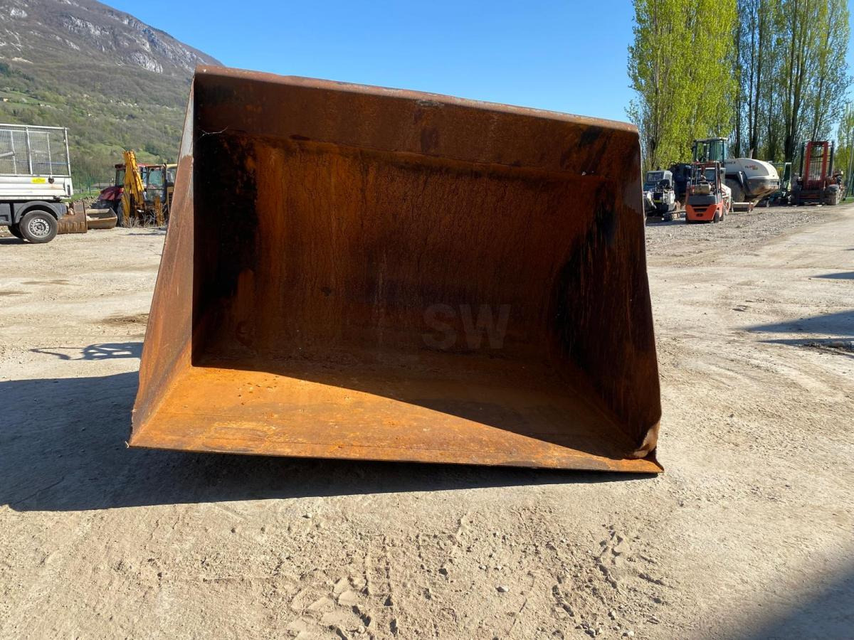 GODET CHARGEUR POUR CHARIOT ELEVATEUR - Rakodókanál: 2 kép. GODET CHARGEUR POUR CHARIOT ELEVATEUR - Rakodókanál: 2 kép.