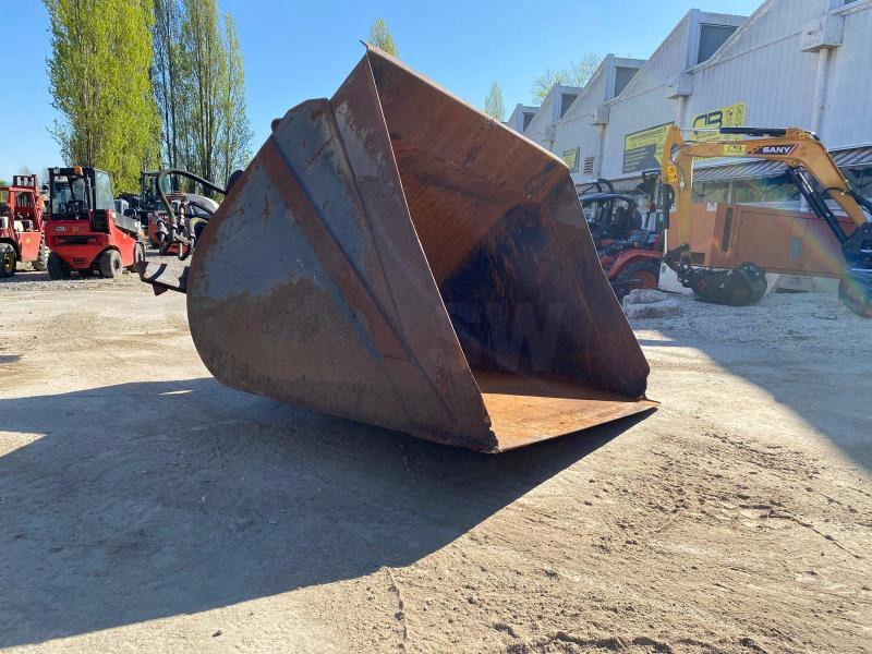 GODET CHARGEUR POUR CHARIOT ELEVATEUR - Rakodókanál: 3 kép. GODET CHARGEUR POUR CHARIOT ELEVATEUR - Rakodókanál: 3 kép.