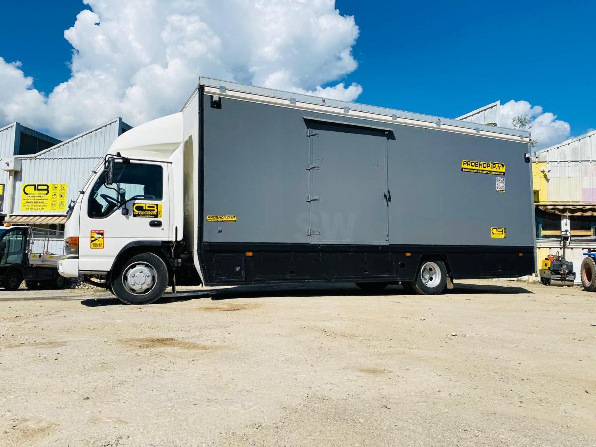 ISUZU Camion SÉRIE N AVEC 2 STRUCTURES CHAPITEAUX - Dobozos felépítményű teherautó: 2 kép. ISUZU Camion SÉRIE N AVEC 2 STRUCTURES CHAPITEAUX - Dobozos felépítményű teherautó: 2 kép.