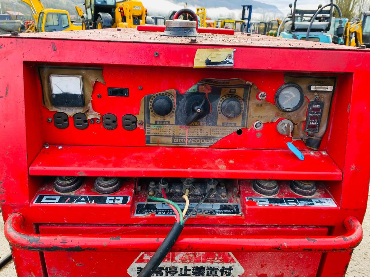 Minikotró KOBELCO Mini pelle électrique SK007: 16 kép. Minikotró KOBELCO Mini pelle électrique SK007: 16 kép.