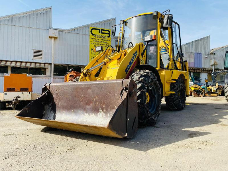 KOMATSU Tractopelle WB70 (NET DE TVA) - Kotrórakodó: 1 kép. KOMATSU Tractopelle WB70 (NET DE TVA) - Kotrórakodó: 1 kép.