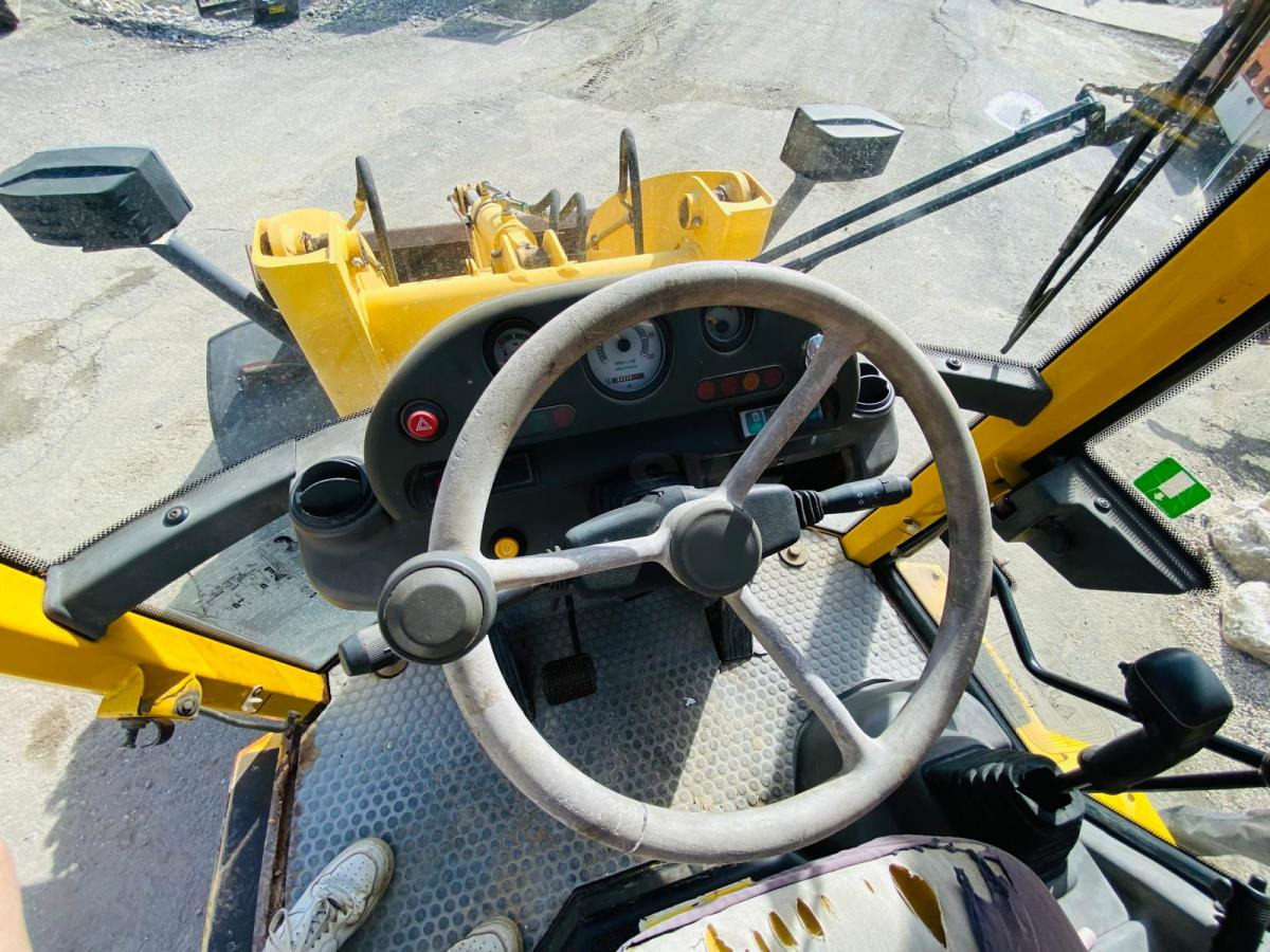KOMATSU Tractopelle WB70 (NET DE TVA) lízing KOMATSU Tractopelle WB70 (NET DE TVA): 11 kép.