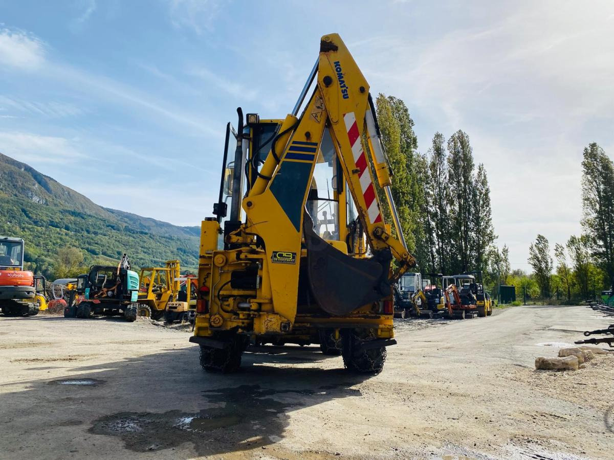 KOMATSU Tractopelle WB70 (NET DE TVA) - Kotrórakodó: 4 kép. KOMATSU Tractopelle WB70 (NET DE TVA) - Kotrórakodó: 4 kép.