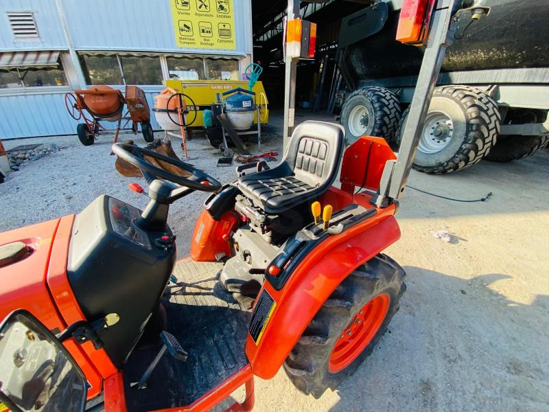 Kistraktor KUBOTA B1710 MINI TRACTEUR AGRICOLE: 8 kép.