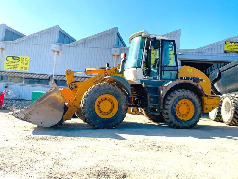 LIEBHERR Chargeuse L524 10T - Gumikerekes homlokrakodó: 2 kép. LIEBHERR Chargeuse L524 10T - Gumikerekes homlokrakodó: 2 kép.