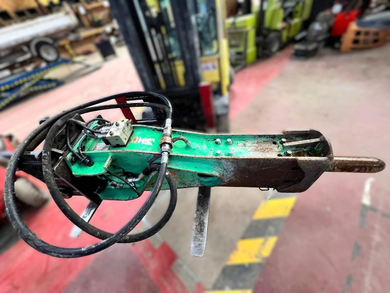 MONTABERT M900 BRH Marteau hydraulique pour 15-25T - Hidraulikus törőfej: 1 kép. MONTABERT M900 BRH Marteau hydraulique pour 15-25T - Hidraulikus törőfej: 1 kép.