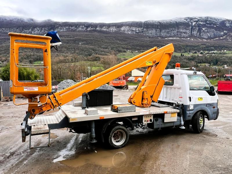 Mazda Bongo Fourgon Nacelle 14,5m - Emelő, Kisteherautó: 5 kép. Mazda Bongo Fourgon Nacelle 14,5m - Emelő, Kisteherautó: 5 kép.