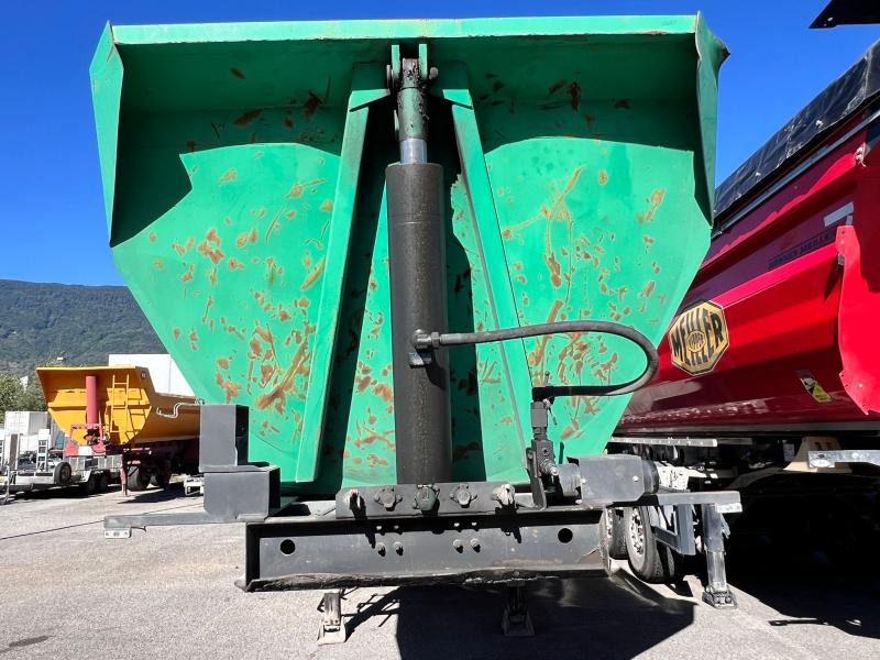 Metaco SD233 - Félpótkocsi billenőplatós: 3 kép. Metaco SD233 - Félpótkocsi billenőplatós: 3 kép.