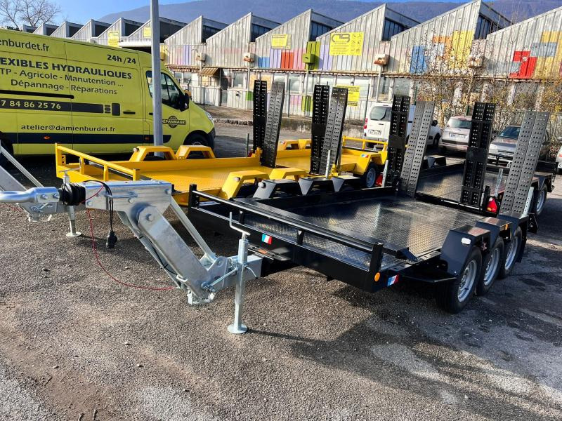 Moiroud TR3500 3 ESSIEUX 3T5 NEUVE MOIROUD NOIRE LARGE - Gépszállító utánfutó: 1 kép. Moiroud TR3500 3 ESSIEUX 3T5 NEUVE MOIROUD NOIRE LARGE - Gépszállító utánfutó: 1 kép.