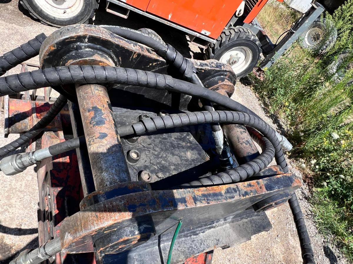 NPK DG-14 Pince de tri pour pelle de 8 à 15T - Polip kanál - Építőipari gépek: 5 kép. NPK DG-14 Pince de tri pour pelle de 8 à 15T - Polip kanál - Építőipari gépek: 5 kép.