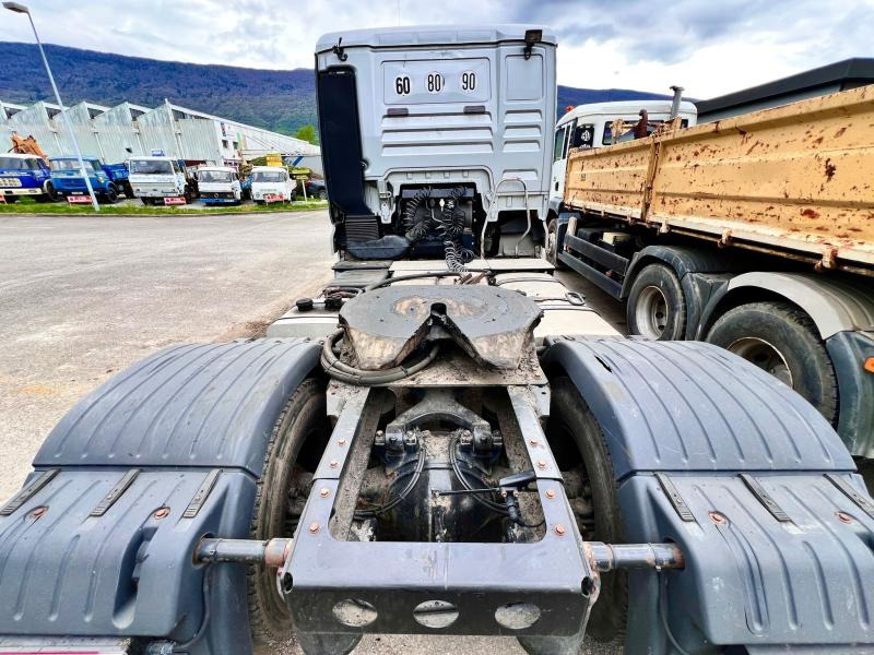 MAN TGA 18.530 avec hydraulique benne - Nyergesvontató: 4 kép. MAN TGA 18.530 avec hydraulique benne - Nyergesvontató: 4 kép.