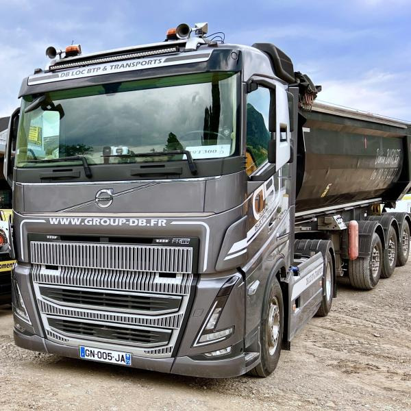 VOLVO FH16 750 Tracteur routier - Nyergesvontató: 1 kép. VOLVO FH16 750 Tracteur routier - Nyergesvontató: 1 kép.