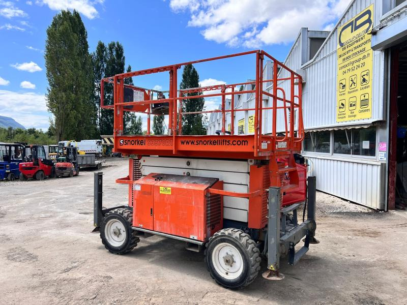 Snorkel S3370RT NACELLE CISEAUX 12M 4X4 DIESEL - Ollós emelő: 2 kép. Snorkel S3370RT NACELLE CISEAUX 12M 4X4 DIESEL - Ollós emelő: 2 kép.