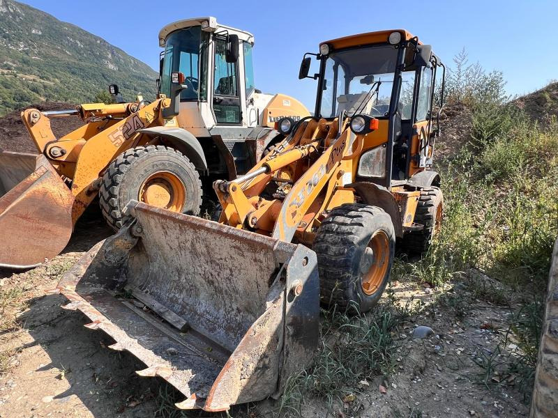 Venieri 263B PLUS CHARGEUSE SUR PNEUS - Gumikerekes homlokrakodó: 2 kép. Venieri 263B PLUS CHARGEUSE SUR PNEUS - Gumikerekes homlokrakodó: 2 kép.