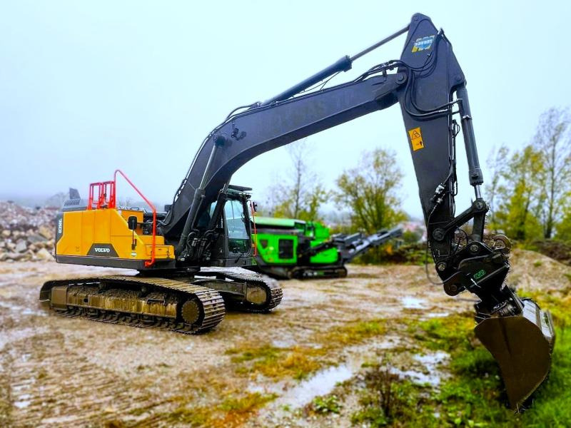 Volvo EC250EL PELLE 29T - Lánctalpas kotró: 4 kép. Volvo EC250EL PELLE 29T - Lánctalpas kotró: 4 kép.
