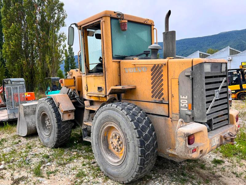 Volvo L 50 E CHARGEUSE A PNEUS 10T - Gumikerekes homlokrakodó: 4 kép. Volvo L 50 E CHARGEUSE A PNEUS 10T - Gumikerekes homlokrakodó: 4 kép.