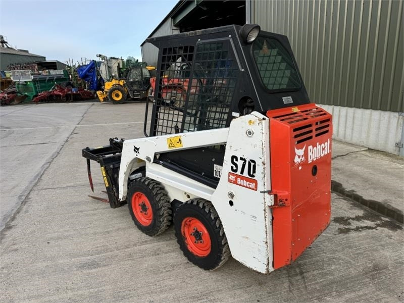 Bobcat S70 Skid Steer - Mini homlokrakodó: 2 kép. Bobcat S70 Skid Steer - Mini homlokrakodó: 2 kép.