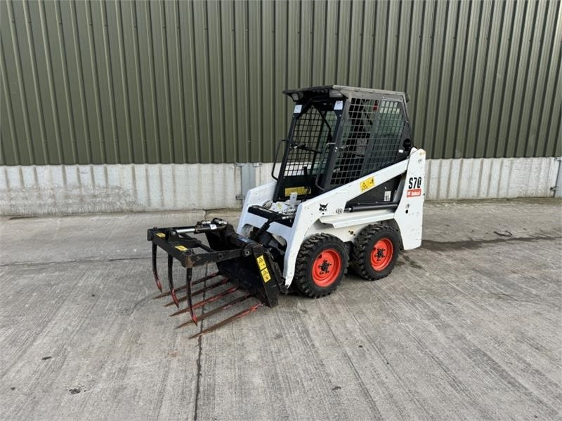 Bobcat S70 Skid Steer - Mini homlokrakodó: 1 kép. Bobcat S70 Skid Steer - Mini homlokrakodó: 1 kép.