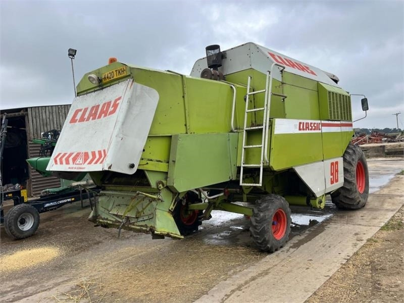 Claas Claas Dominator Classic 98 c/w C450 Header - Betakarítógép tartozék: 3 kép. Claas Claas Dominator Classic 98 c/w C450 Header - Betakarítógép tartozék: 3 kép.