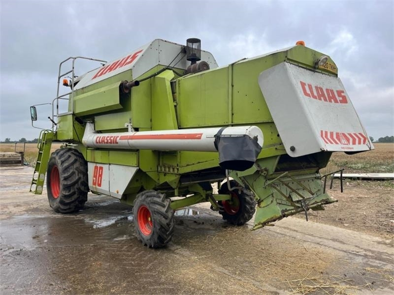 Claas Claas Dominator Classic 98 c/w C450 Header - Betakarítógép tartozék: 2 kép. Claas Claas Dominator Classic 98 c/w C450 Header - Betakarítógép tartozék: 2 kép.