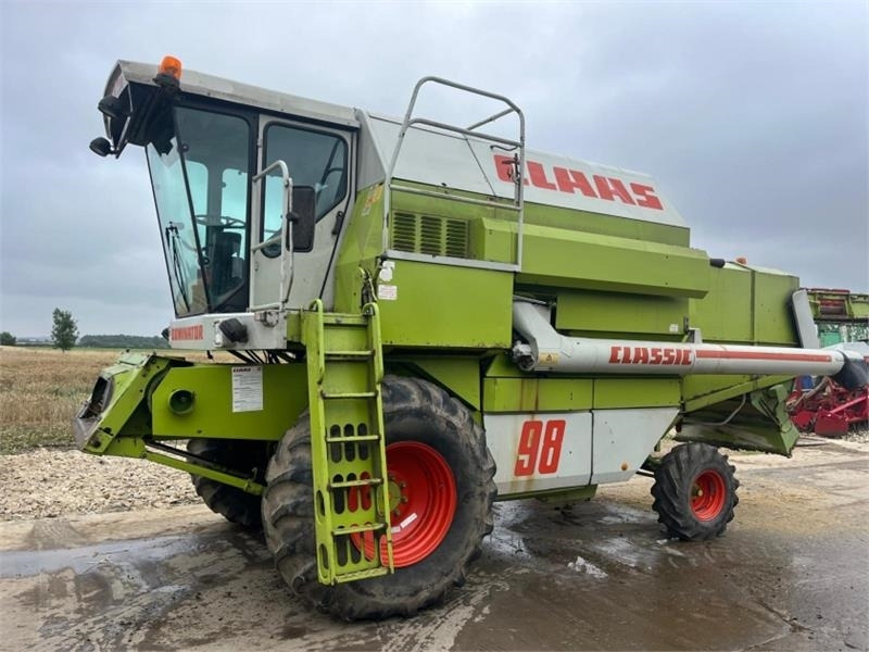 Claas Claas Dominator Classic 98 c/w C450 Header - Betakarítógép tartozék: 1 kép. Claas Claas Dominator Classic 98 c/w C450 Header - Betakarítógép tartozék: 1 kép.