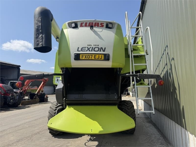 Claas Lexion 570c c/w V750 Header **F - Betakarítógép tartozék: 5 kép. Claas Lexion 570c c/w V750 Header **F - Betakarítógép tartozék: 5 kép.