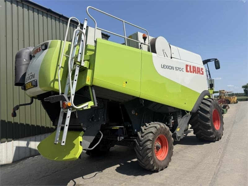 Claas Lexion 570c c/w V750 Header **F - Betakarítógép tartozék: 2 kép. Claas Lexion 570c c/w V750 Header **F - Betakarítógép tartozék: 2 kép.