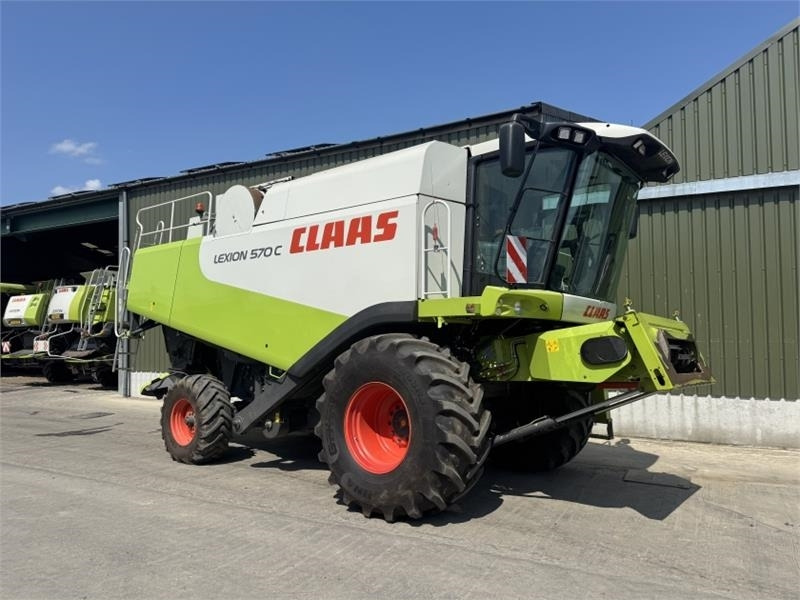 Claas Lexion 570c c/w V750 Header **F - Betakarítógép tartozék: 1 kép. Claas Lexion 570c c/w V750 Header **F - Betakarítógép tartozék: 1 kép.