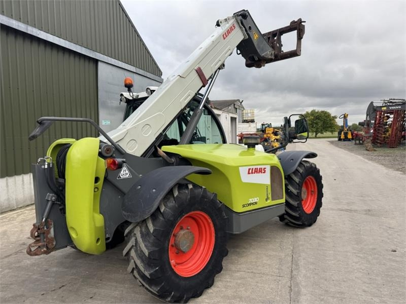 Claas Scorpion 7030 Vario Power - Teleszkópos rakodó: 4 kép. Claas Scorpion 7030 Vario Power - Teleszkópos rakodó: 4 kép.