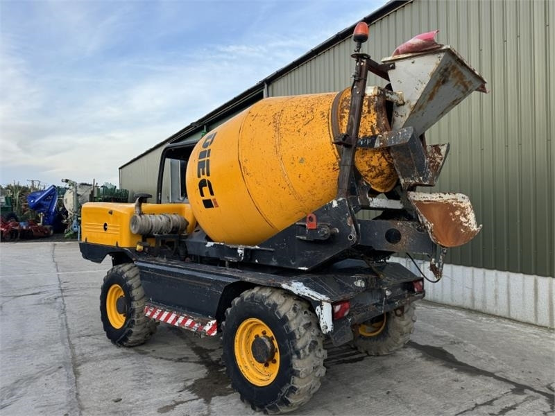 Dieci LH 683 Concrete Mixer - Csuklós dömper: 2 kép. Dieci LH 683 Concrete Mixer - Csuklós dömper: 2 kép.