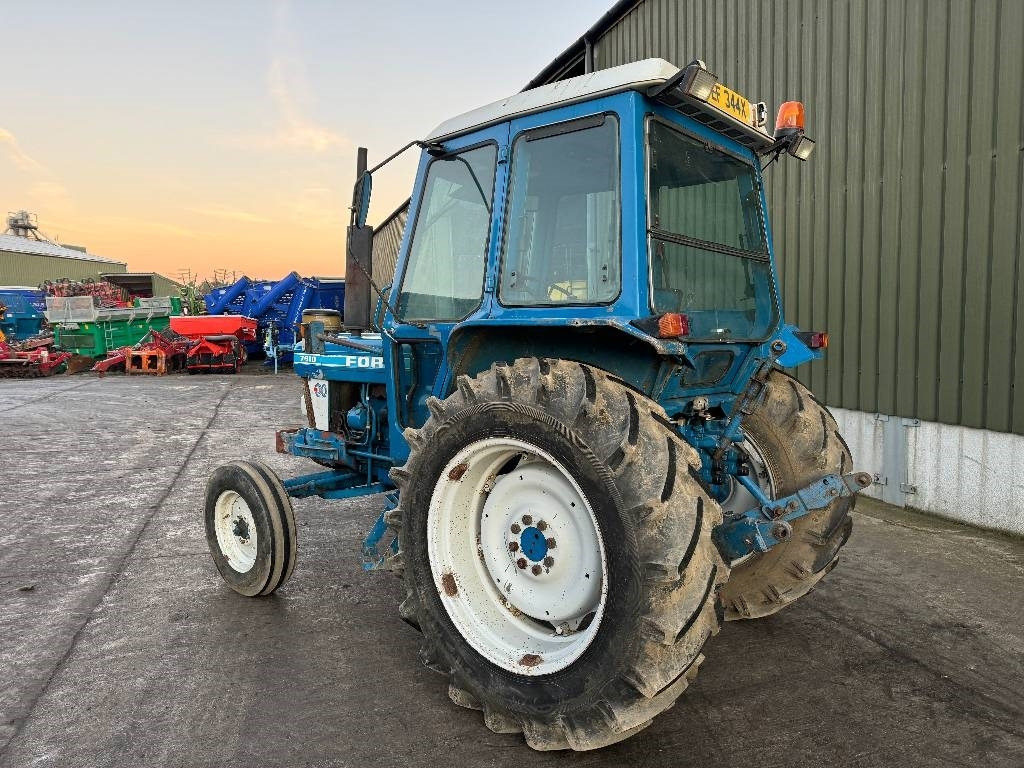 Ford 7610 2wd - Traktor: 2 kép. Ford 7610 2wd - Traktor: 2 kép.