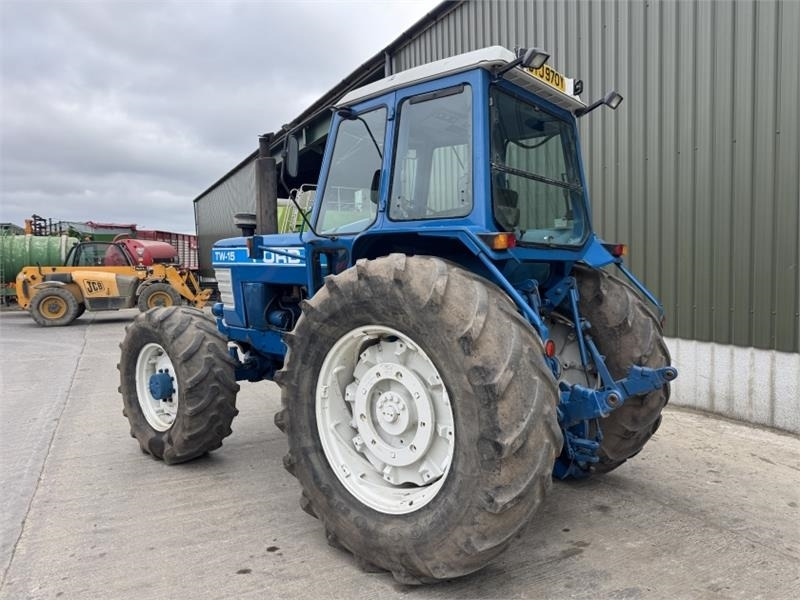 Ford Ford TW-15 - Traktor: 2 kép. Ford Ford TW-15 - Traktor: 2 kép.