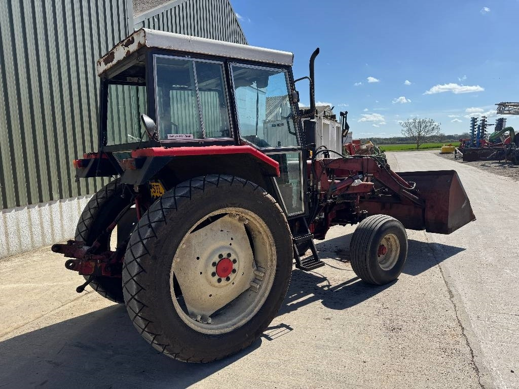 International 584 c/w International Loader - Traktor: 4 kép. International 584 c/w International Loader - Traktor: 4 kép.