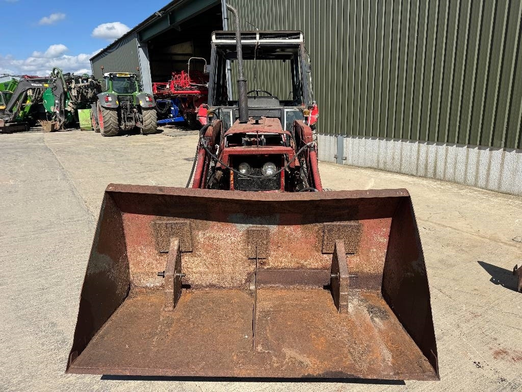 International 584 c/w International Loader - Traktor: 5 kép. International 584 c/w International Loader - Traktor: 5 kép.