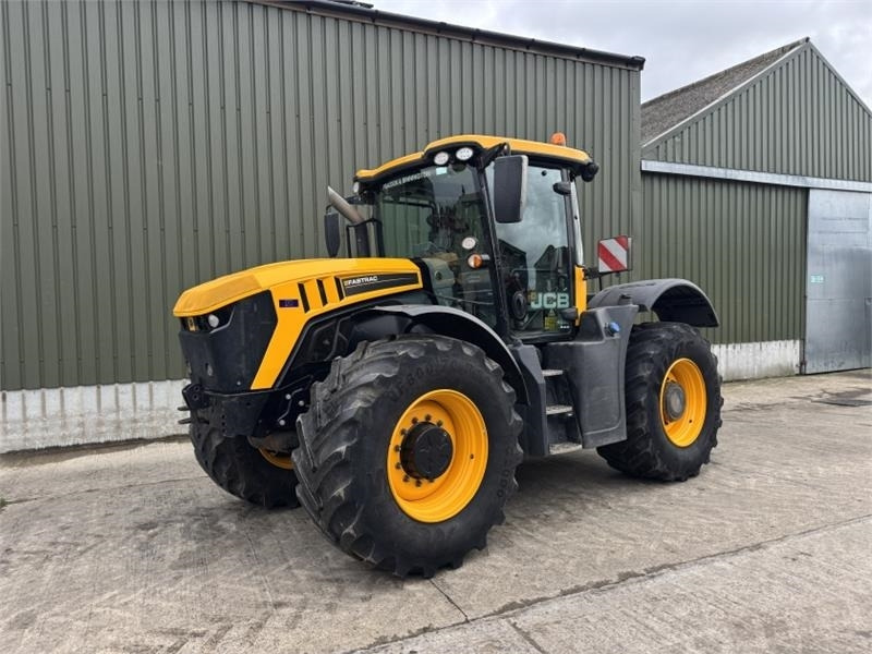 JCB Fastrac 4220 **8000 Hour Warranty** - Traktor: 1 kép. JCB Fastrac 4220 **8000 Hour Warranty** - Traktor: 1 kép.