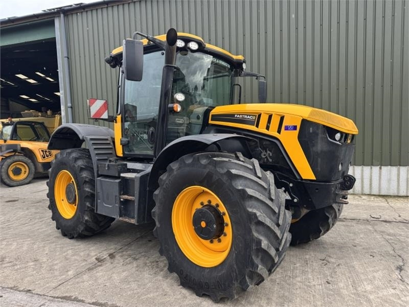 JCB Fastrac 4220 **8000 Hour Warranty** - Traktor: 3 kép. JCB Fastrac 4220 **8000 Hour Warranty** - Traktor: 3 kép.