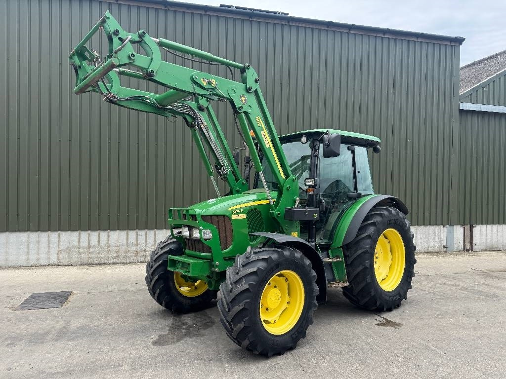 John Deere 5100 R - Traktor: 1 kép. John Deere 5100 R - Traktor: 1 kép.