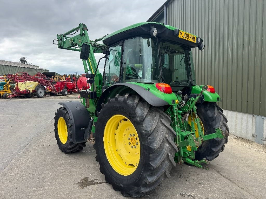 John Deere 5100 R - Traktor: 2 kép. John Deere 5100 R - Traktor: 2 kép.